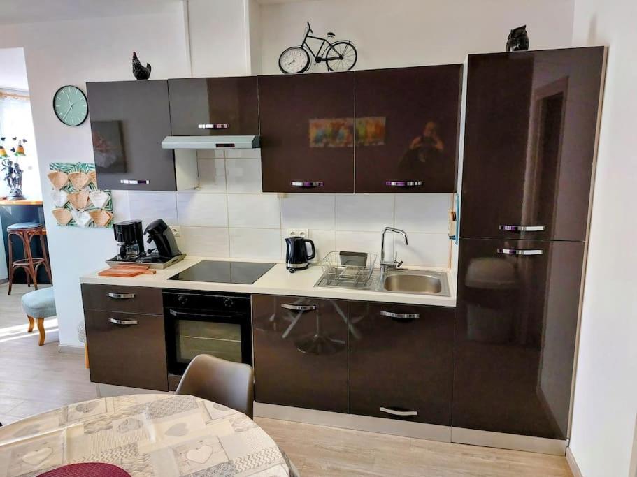 Gite 65 M2 200 M Gare T-G-V 400 M Centre-Ville Grand Parking 250 Places Gratuit Face Au Logement Арас Екстериор снимка