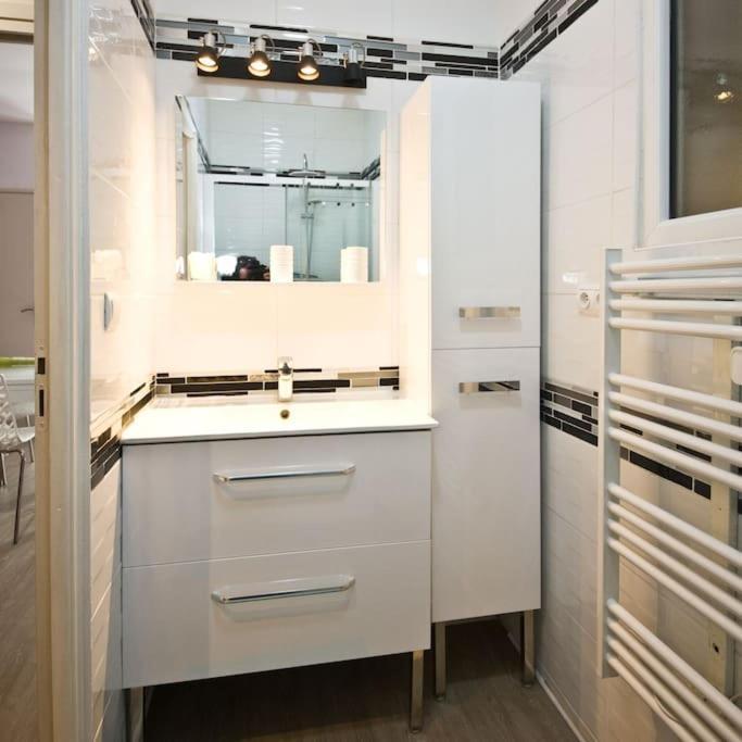 Gite 65 M2 200 M Gare T-G-V 400 M Centre-Ville Grand Parking 250 Places Gratuit Face Au Logement Арас Екстериор снимка